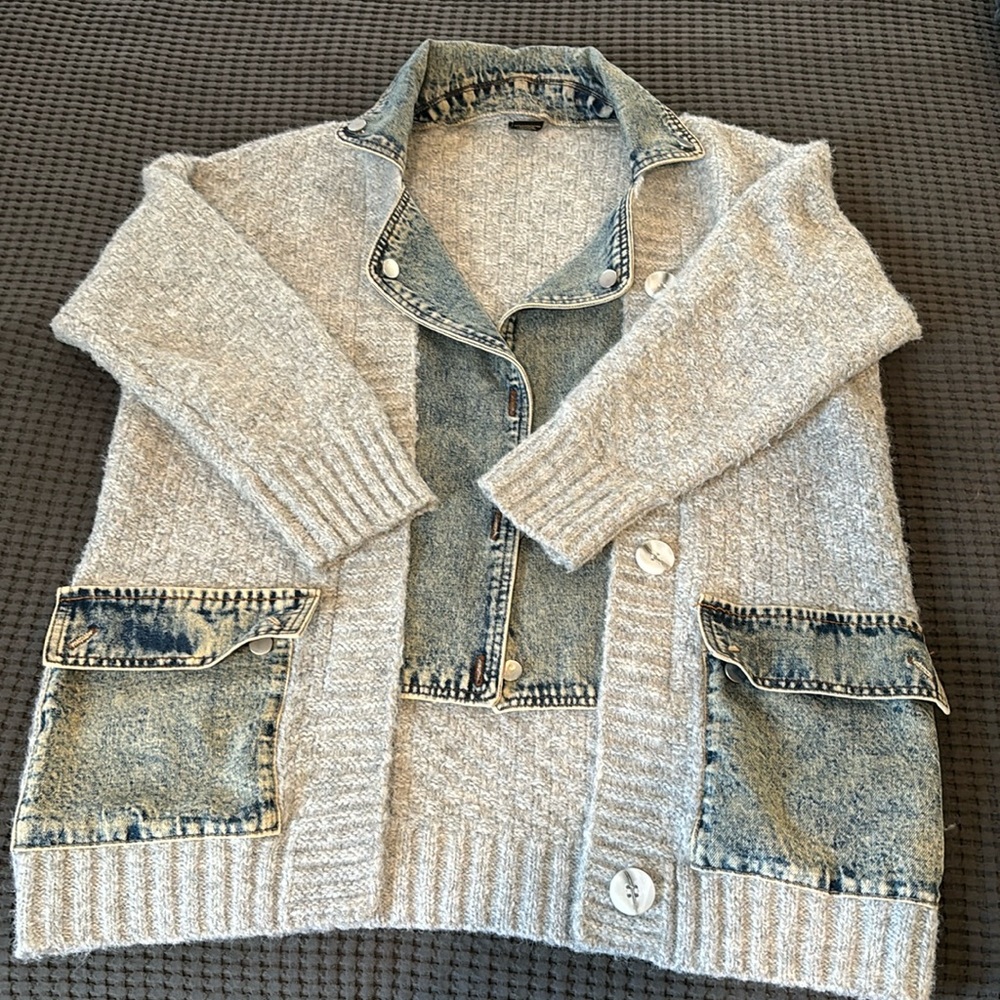 Saachi Gray Sweater Jacket w Denim Detail